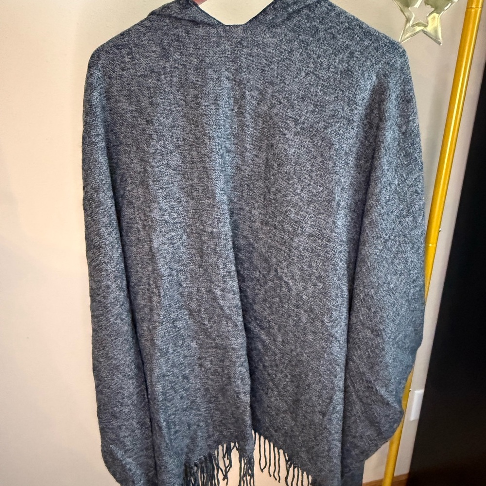 H&M Charcoal Fringe Poncho One Size Open Front Knit Wrap - Picture 2 of 4